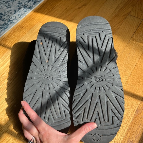 Women’s Black Uggs. Size 11 - Picture 6 of 6